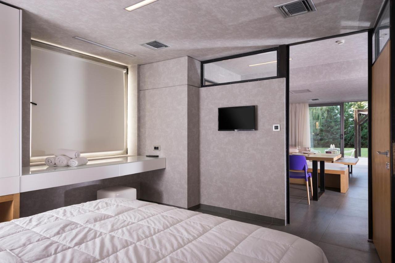 Icarus Hotel Kalamaki  Bagian luar foto