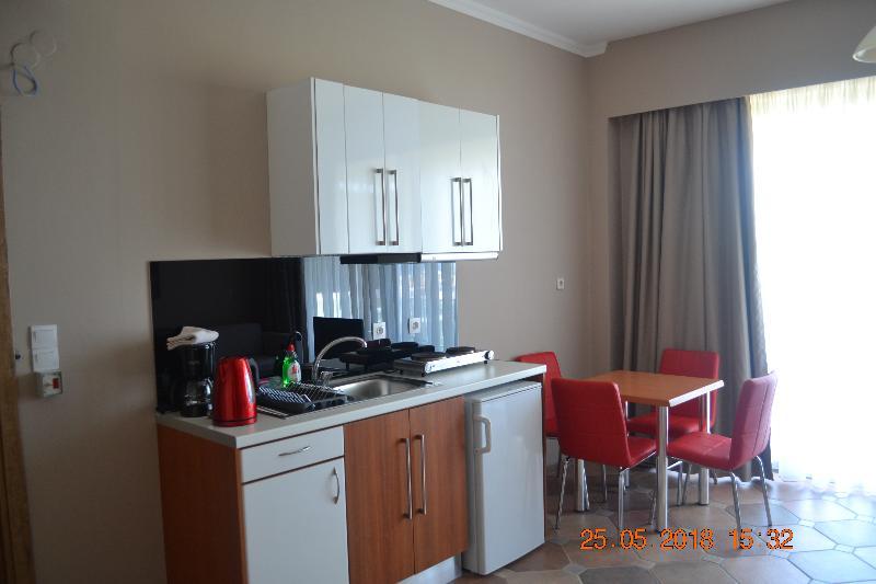 Icarus Hotel Kalamaki  Bagian luar foto