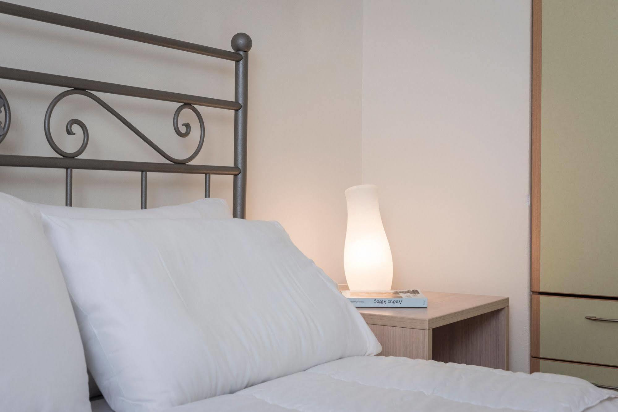 Icarus Hotel Kalamaki  Bagian luar foto