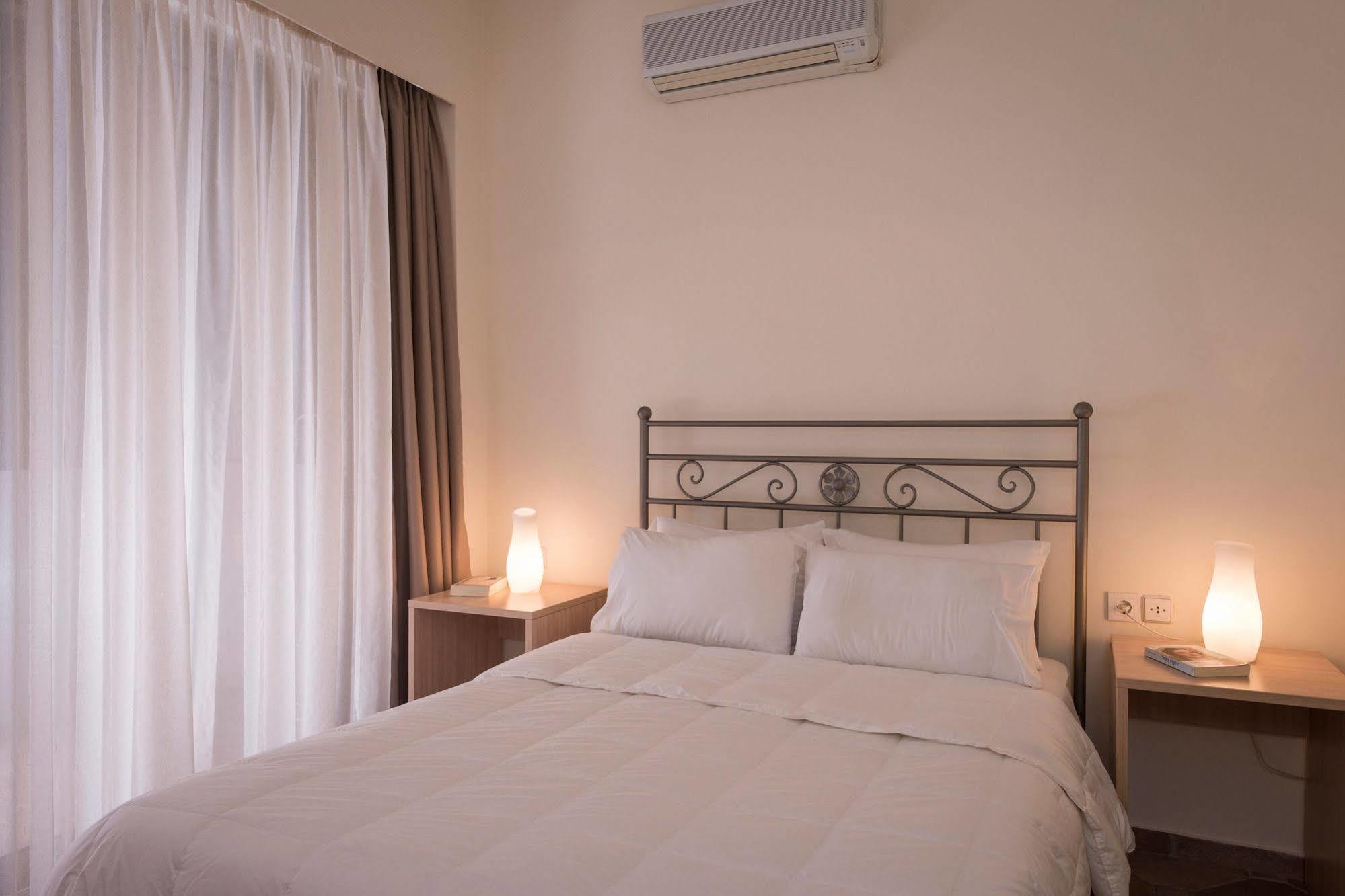 Icarus Hotel Kalamaki  Bagian luar foto